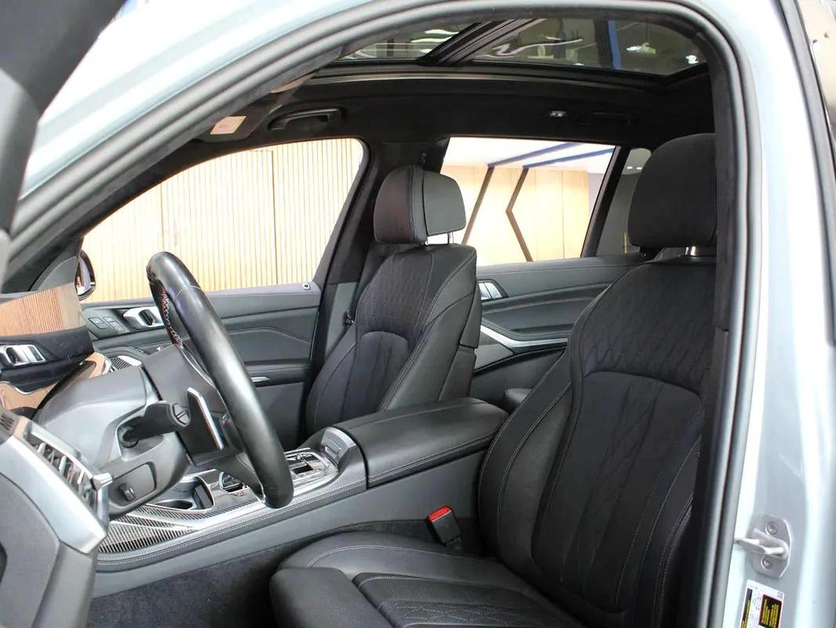 2024 - BMW X7 M60i - V8 with warranty-5-5
