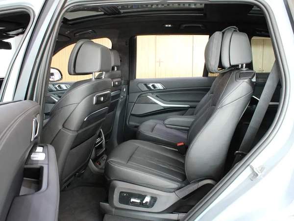 2024 - BMW X7 M60i - V8 with warranty