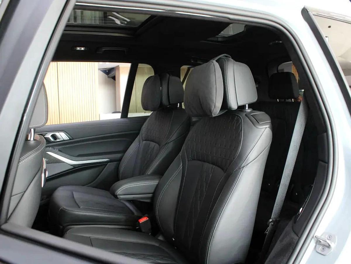 2024 - BMW X7 M60i - V8 with warranty-9-9