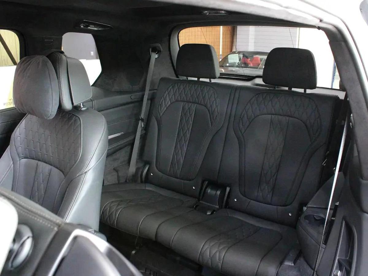 2024 - BMW X7 M60i - V8 with warranty-17-17