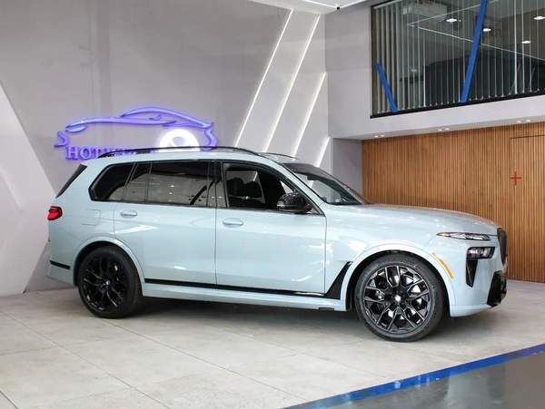 2024 - BMW X7 M60i - V8 with warranty