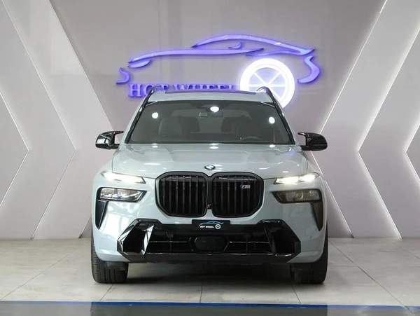 2024 - BMW X7 M60i - V8 with warranty