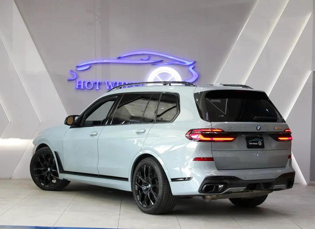 2024 - BMW X7 M60i - V8 with warranty-13-13
