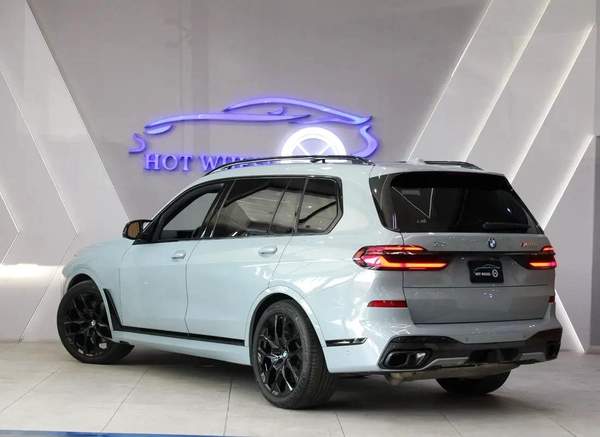 2024 - BMW X7 M60i - V8 with warranty