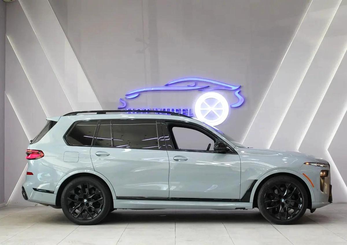 2024 - BMW X7 M60i - V8 with warranty-11-11