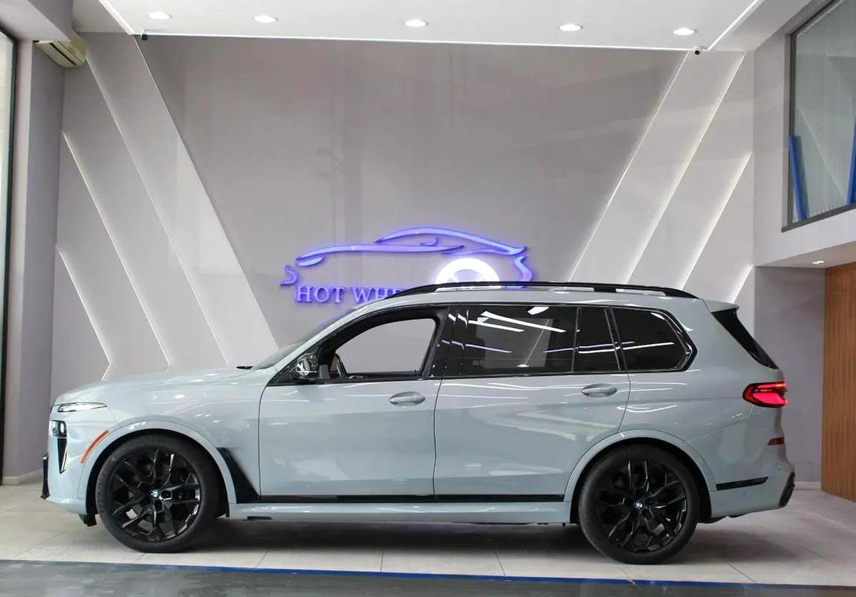 2024 - BMW X7 M60i - V8 with warranty-4-4