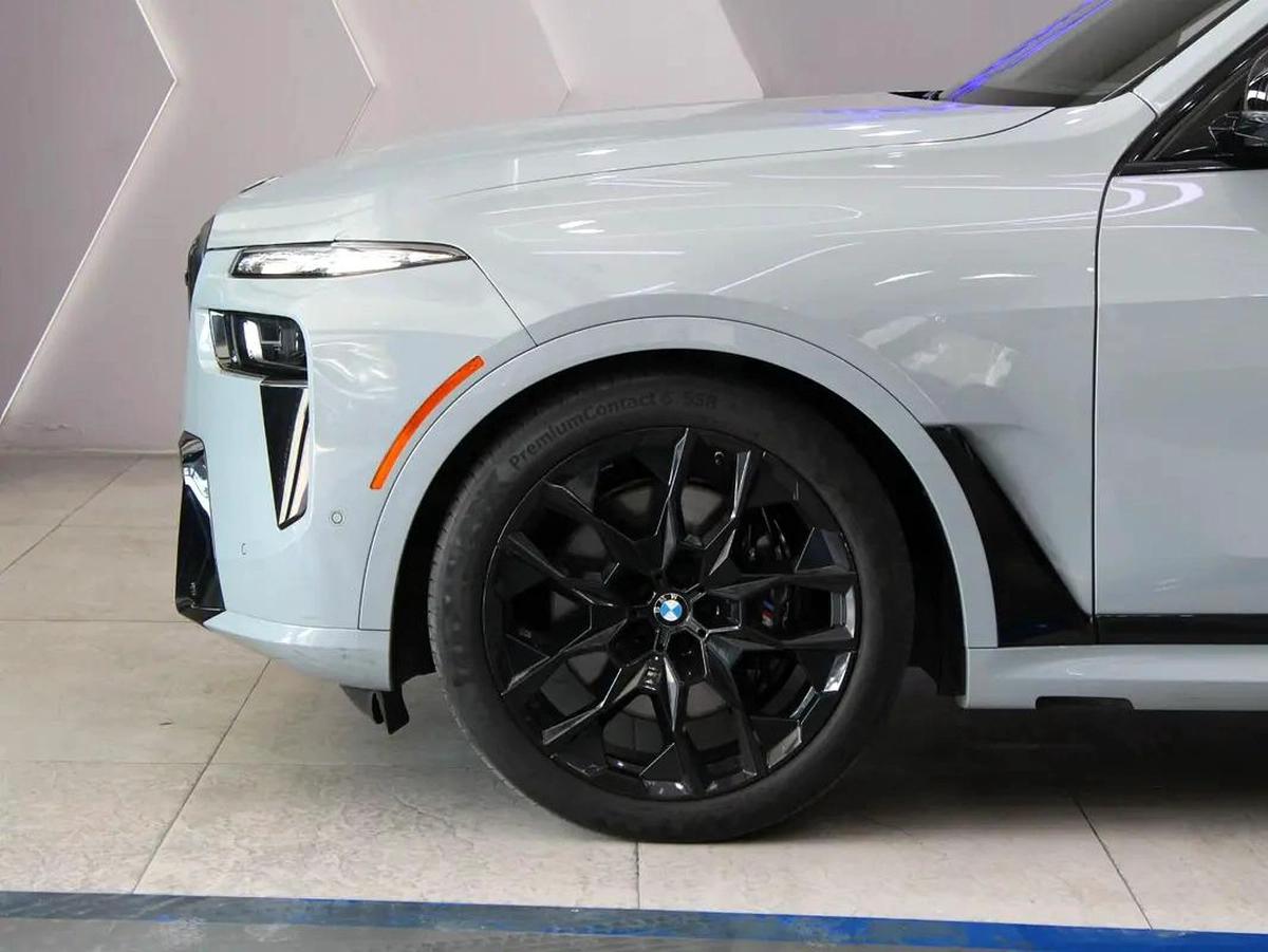 2024 - BMW X7 M60i - V8 with warranty-1-1