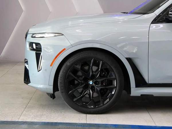 2024 - BMW X7 M60i - V8 with warranty
