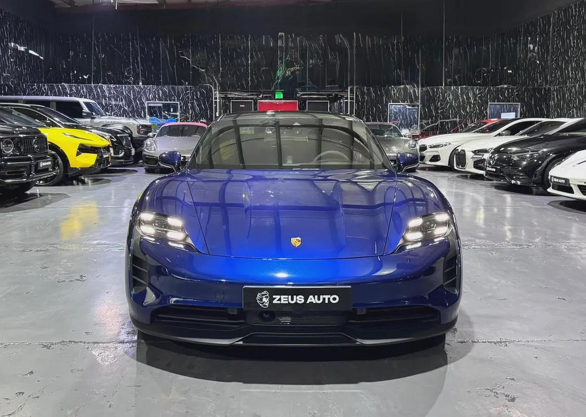 Porsche Taycan GTS 2023 GCC specs for 365,000.00 AED-1-1