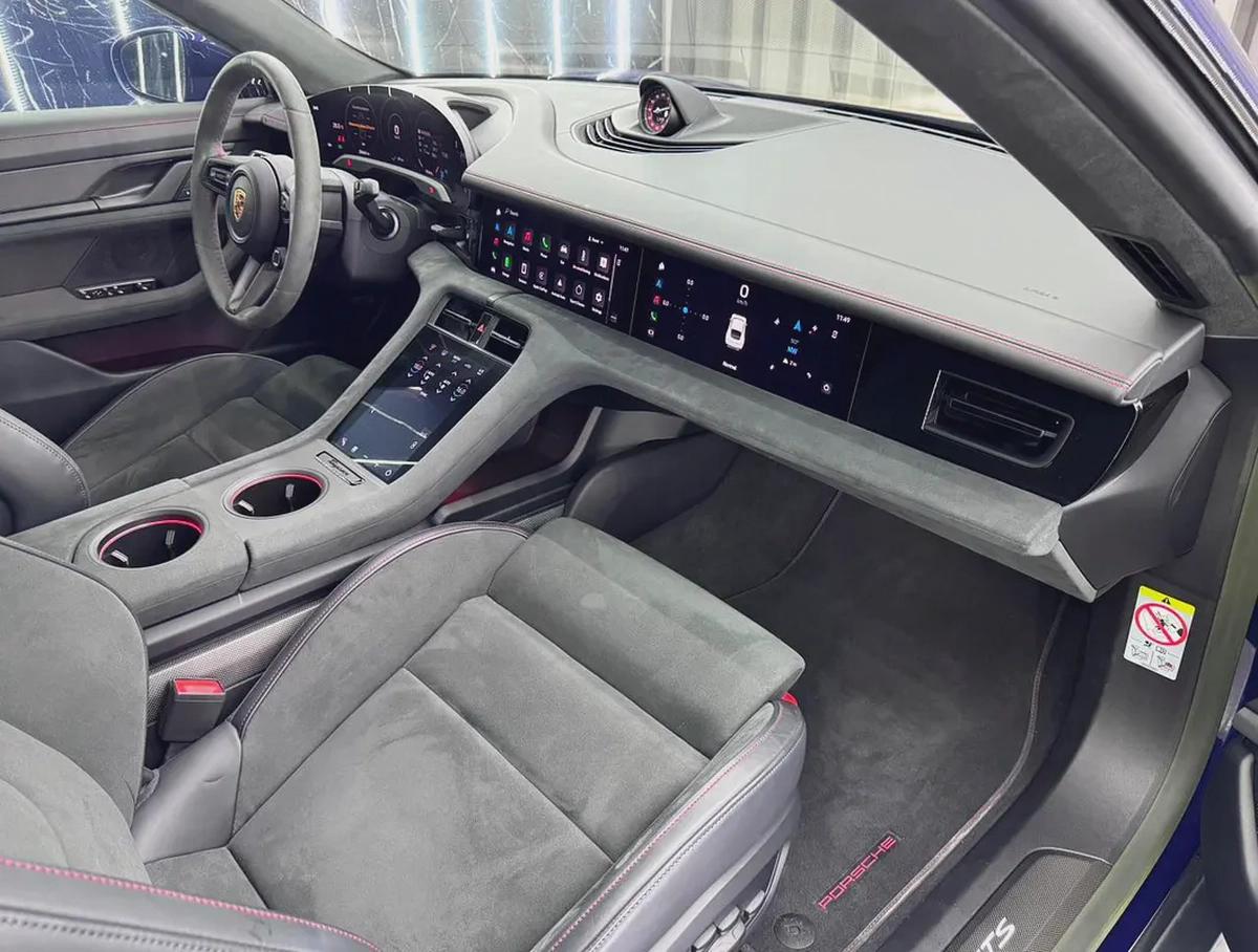 Porsche Taycan GTS 2023 GCC specs for 365,000.00 AED-10-10