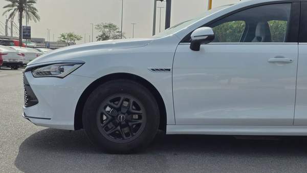 BYD QIN PLUS Design PHEV (White)