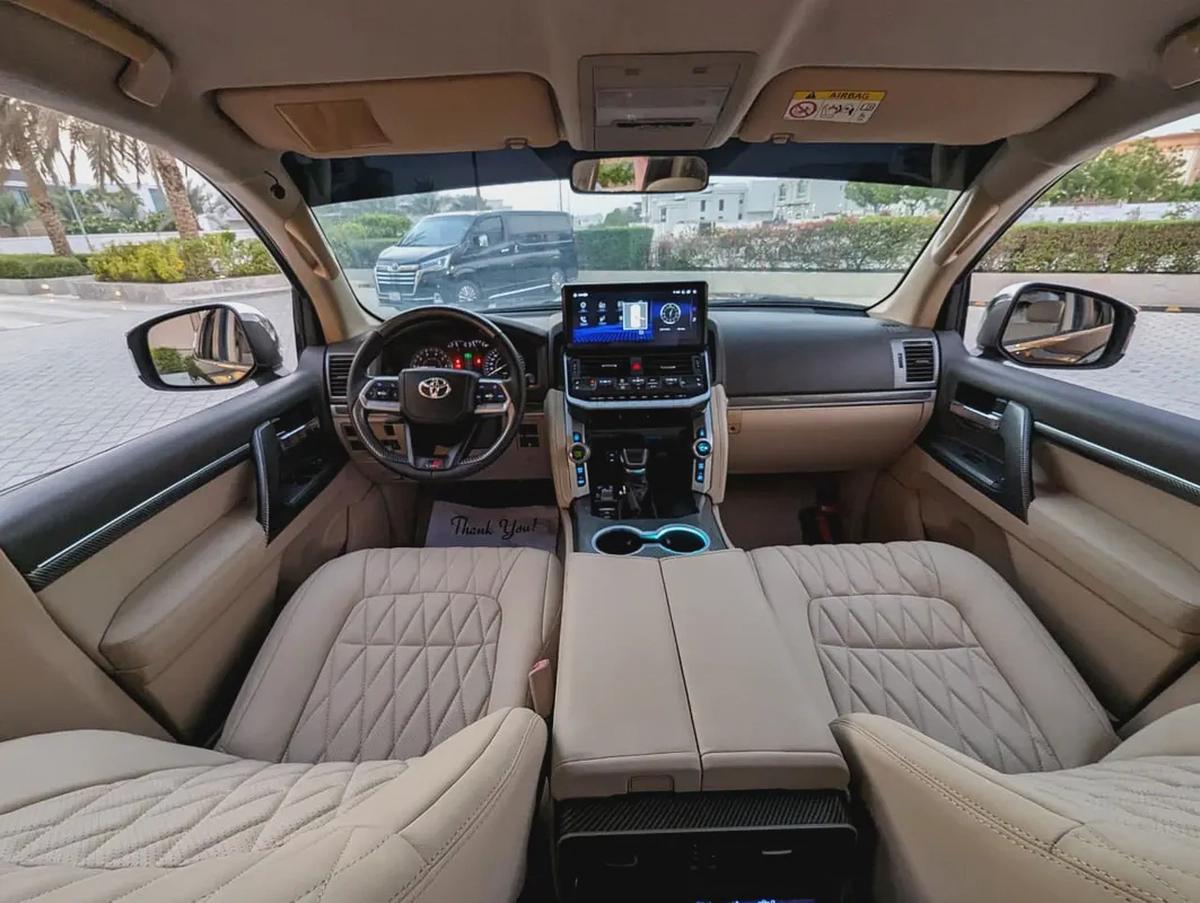 TOYOTA LAND CRUISER 2014 FACELIFTED 2025 WITH INTERIOR AND EXTERIOR V6 4.0L IN PERFECT CONDITION-2-2