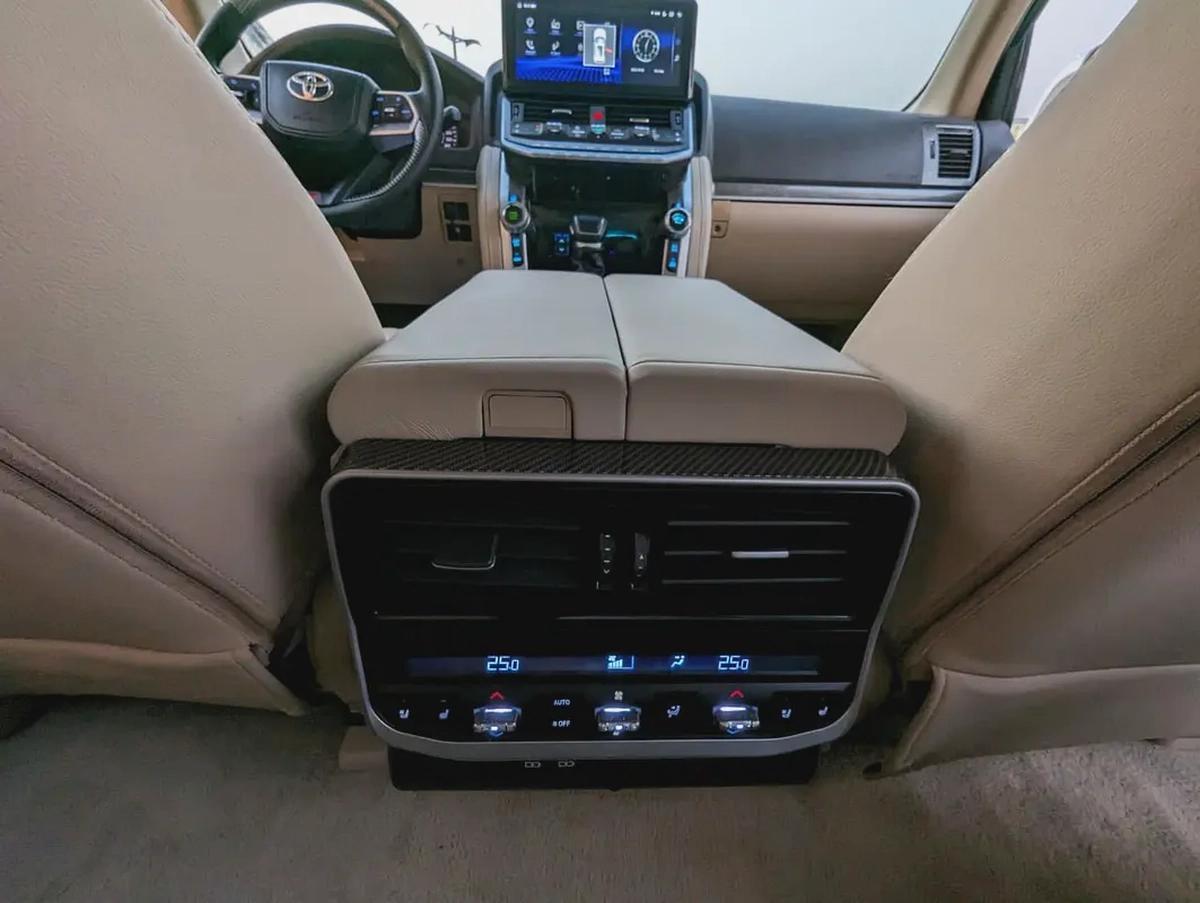 TOYOTA LAND CRUISER 2014 FACELIFTED 2025 WITH INTERIOR AND EXTERIOR V6 4.0L IN PERFECT CONDITION-4-4