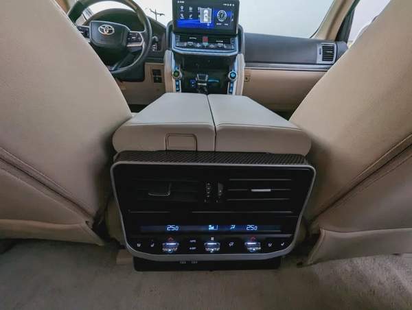 TOYOTA LAND CRUISER 2014 FACELIFTED 2025 WITH INTERIOR AND EXTERIOR V6 4.0L IN PERFECT CONDITION