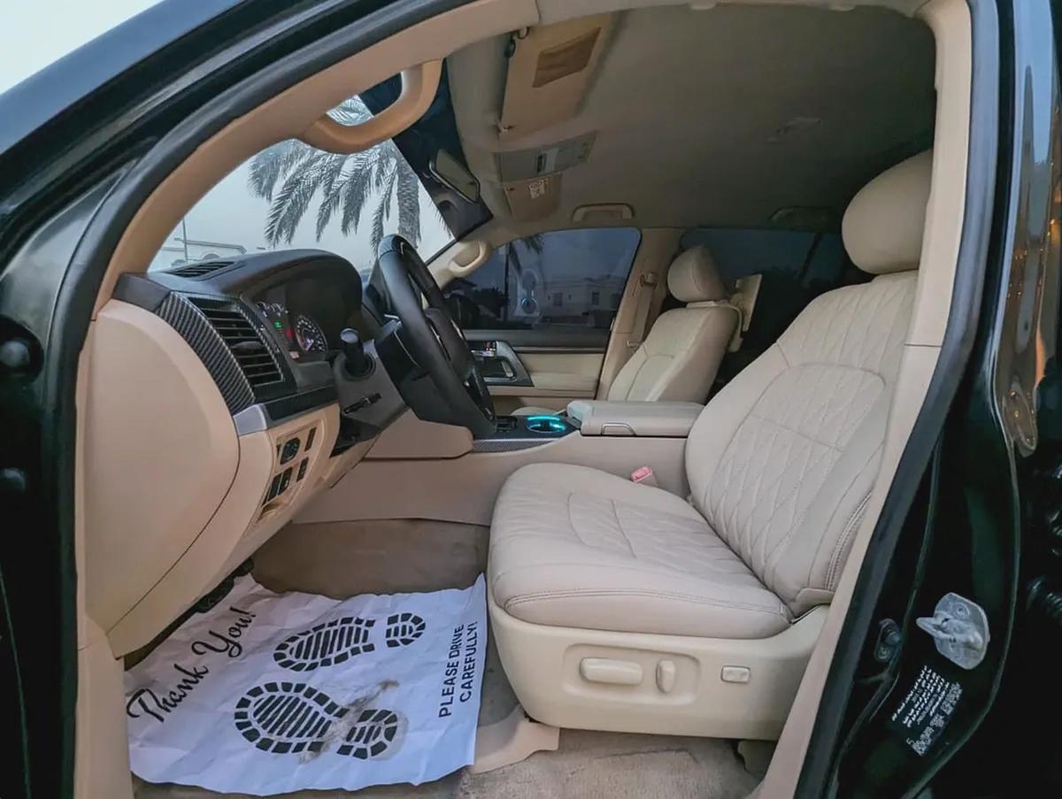 TOYOTA LAND CRUISER 2014 FACELIFTED 2025 WITH INTERIOR AND EXTERIOR V6 4.0L IN PERFECT CONDITION-5-5