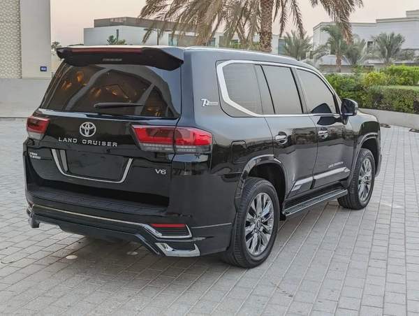 TOYOTA LAND CRUISER 2014 FACELIFTED 2025 WITH INTERIOR AND EXTERIOR V6 4.0L IN PERFECT CONDITION