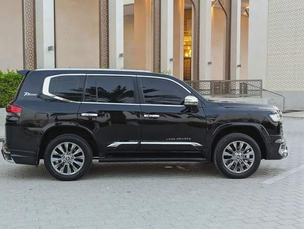 TOYOTA LAND CRUISER 2014 FACELIFTED 2025 WITH INTERIOR AND EXTERIOR V6 4.0L IN PERFECT CONDITION
