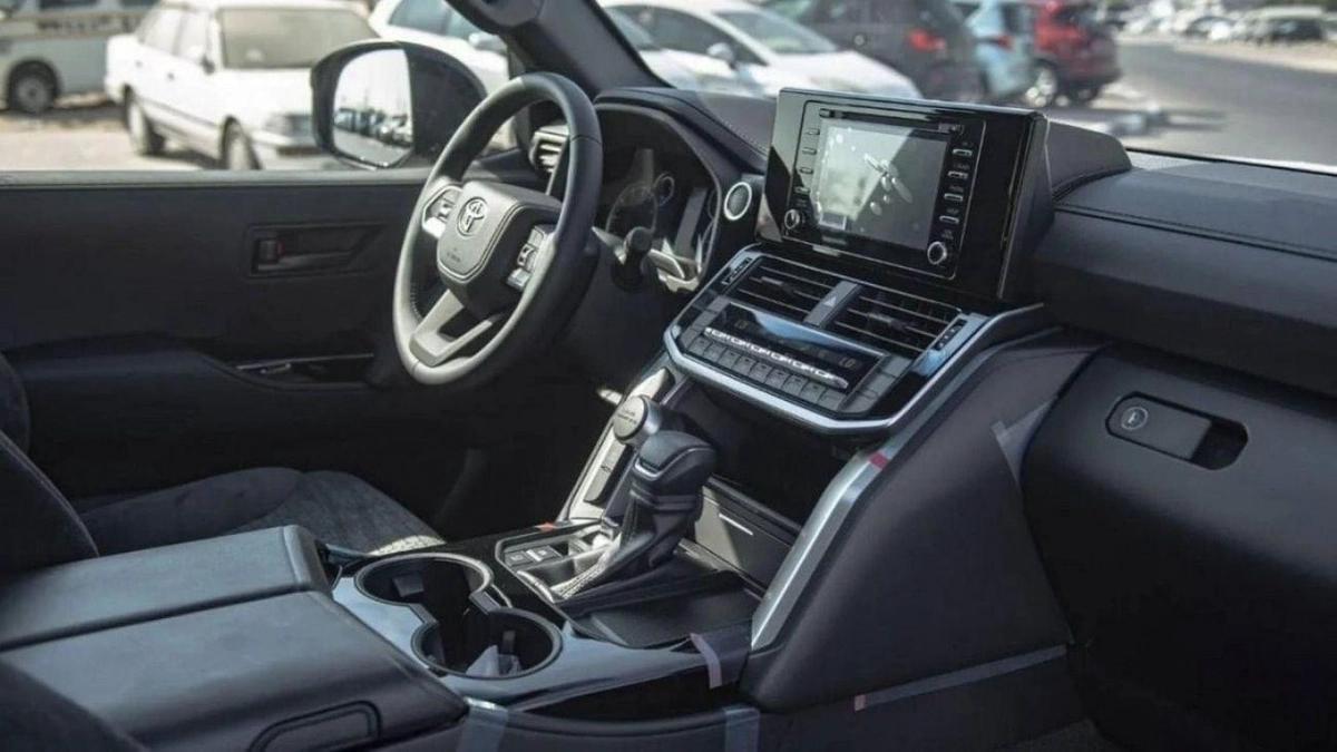 Toyota Land Cruiser Toyota Land Cruiser GXR 4.0L Petrol with sunroof 2024-7-7