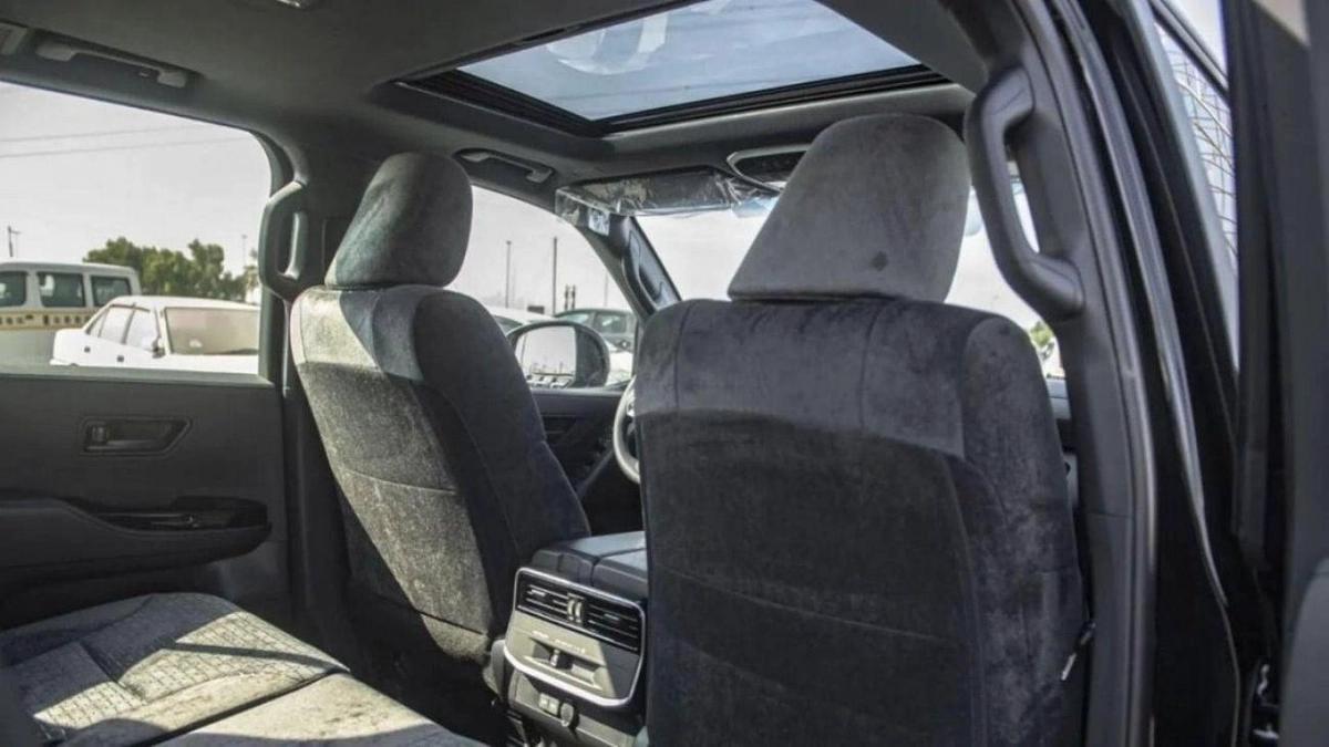 Toyota Land Cruiser Toyota Land Cruiser GXR 4.0L Petrol with sunroof 2024-11-11