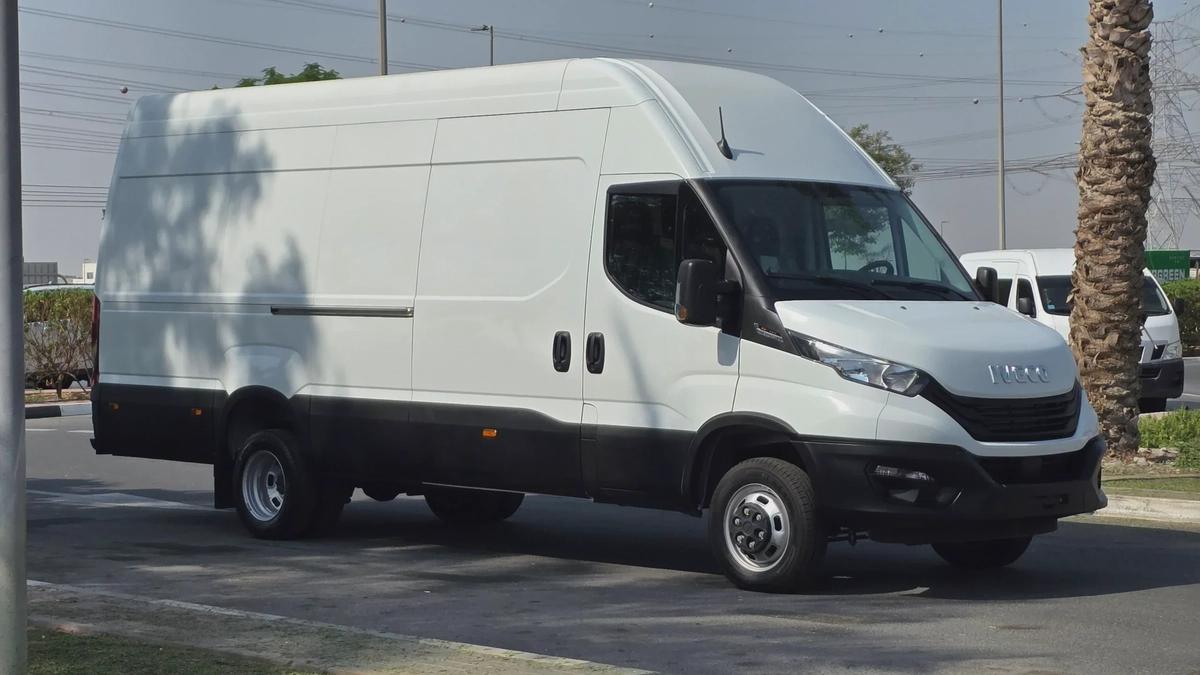 IVECO DAILY (White Automatic)-0-0