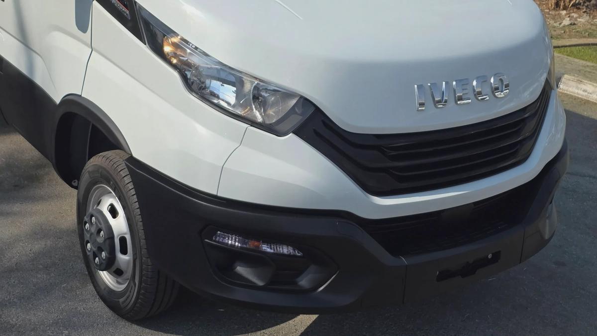 IVECO DAILY (White Automatic)-1-1