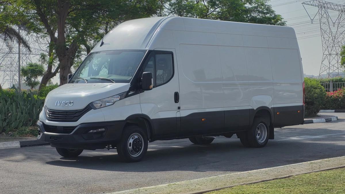 IVECO DAILY (White Automatic)-3-3