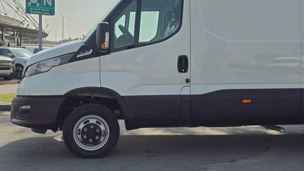 IVECO DAILY (White Automatic)