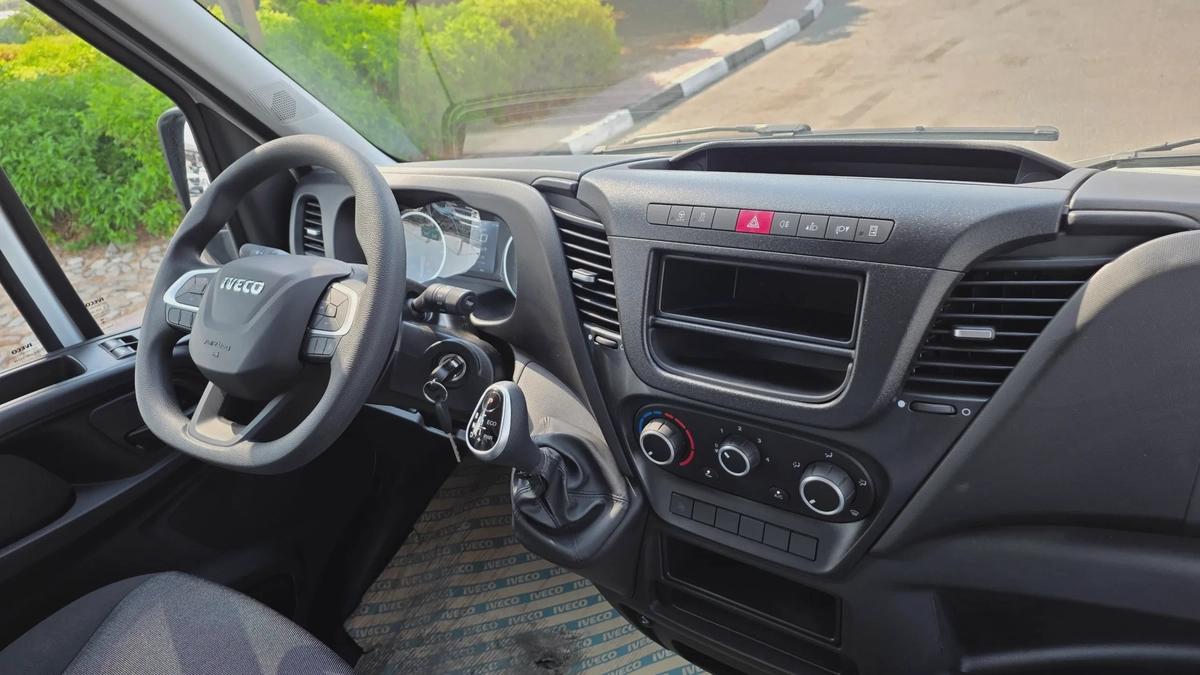 IVECO DAILY (White Automatic)-9-9