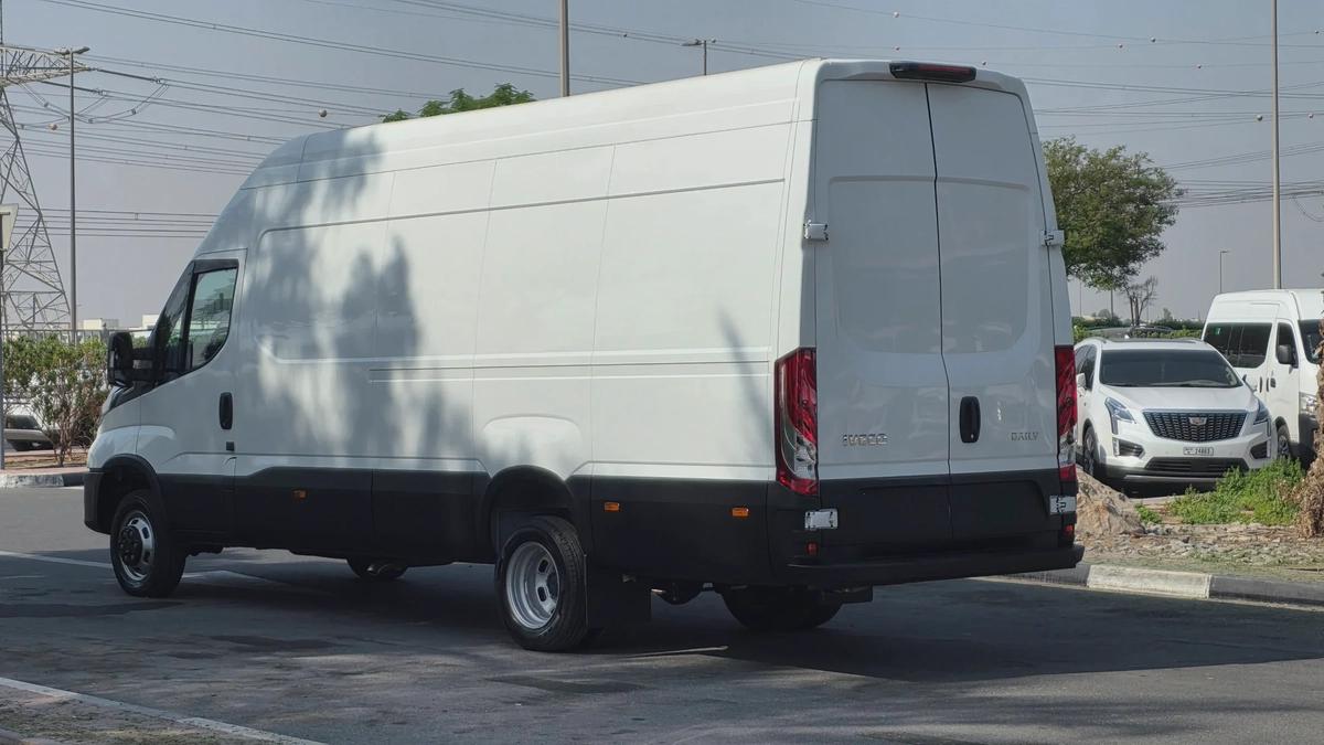 IVECO DAILY (White Automatic)-6-6