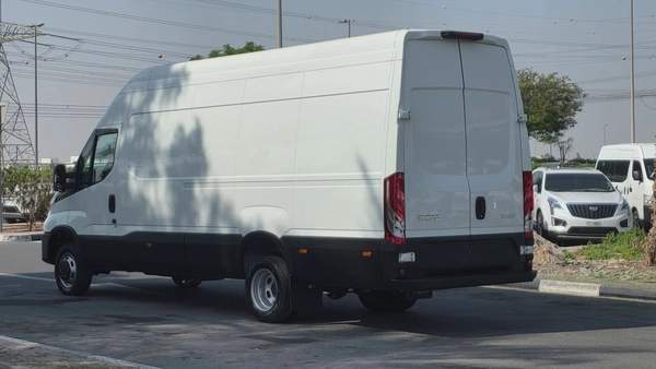IVECO DAILY (White Automatic)