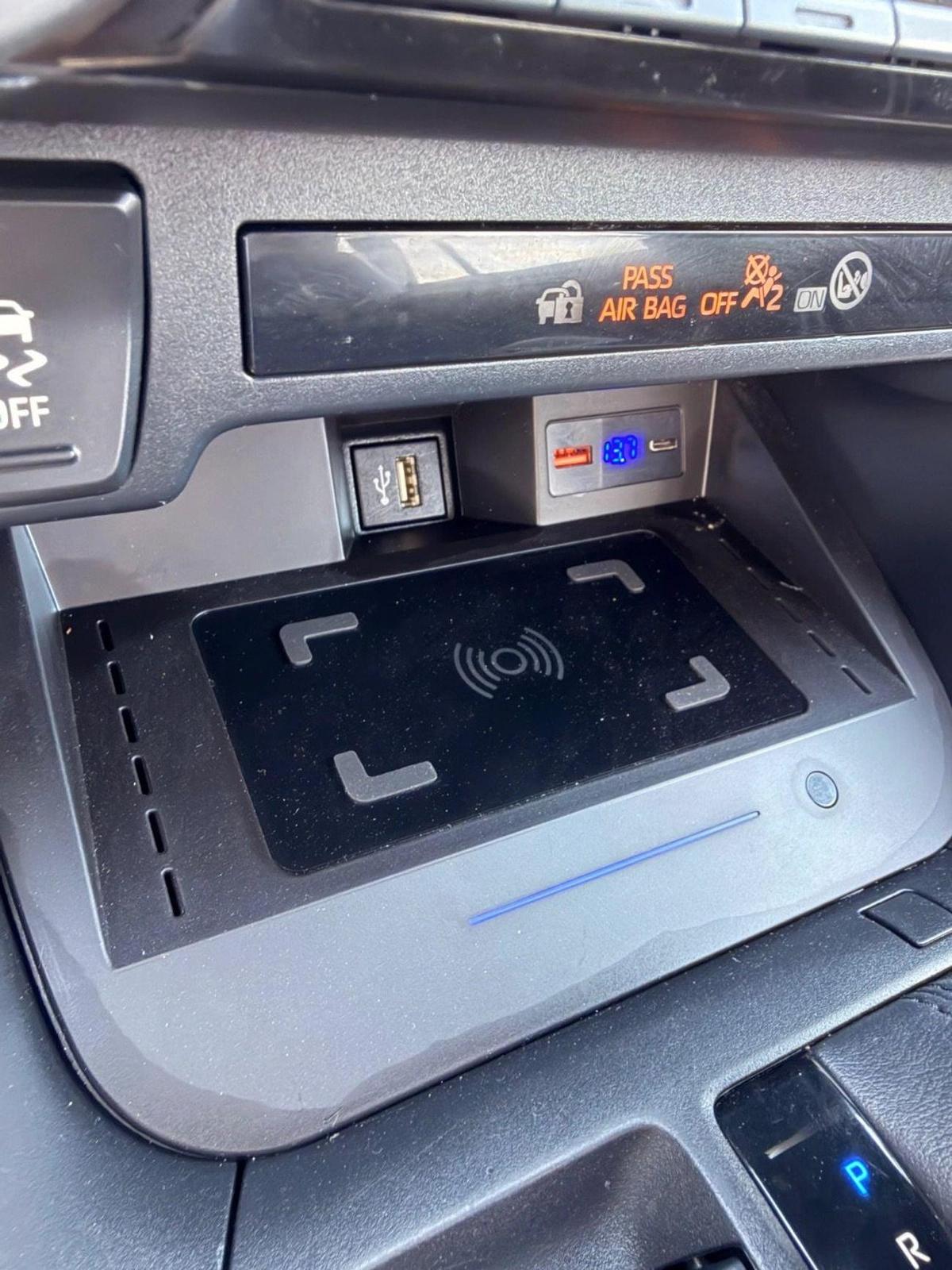 Toyota RAV4 XLE full option-10-10