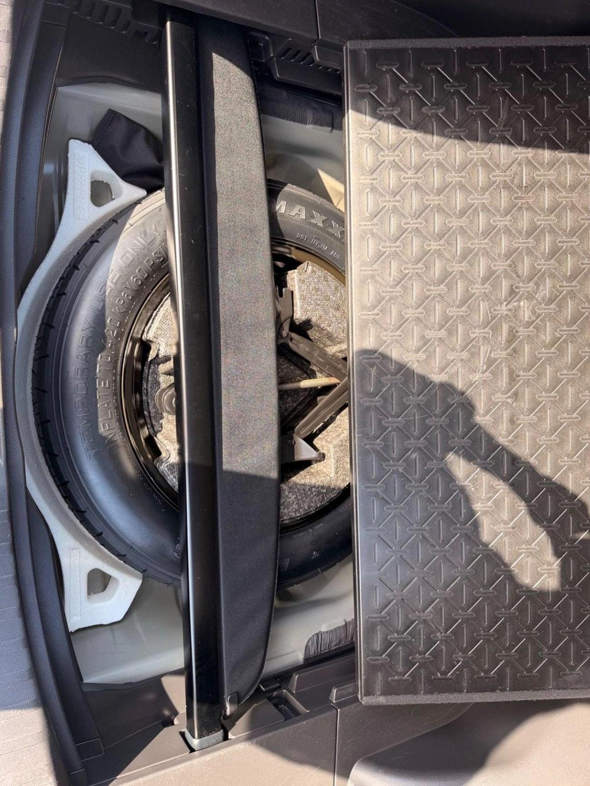 Toyota RAV4 XLE full option-19-19