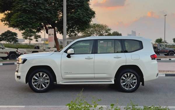 2024 Toyota Land Cruiser GXR 4.0l V6, Dealer Warranty, GCC Specifications