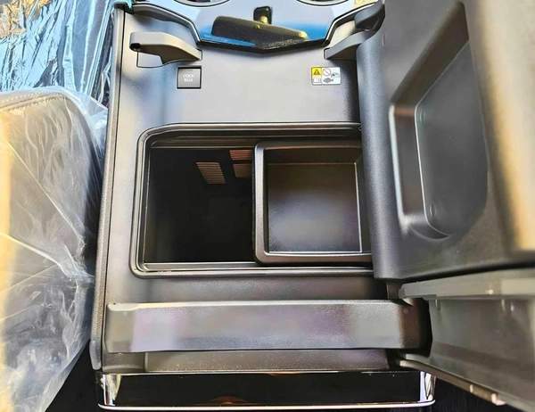 Toyota Land Cruiser GXR BASIC / SUNROOF / LEATHER WITH DRIVER POWER SEAT (CODE # GXR4B)