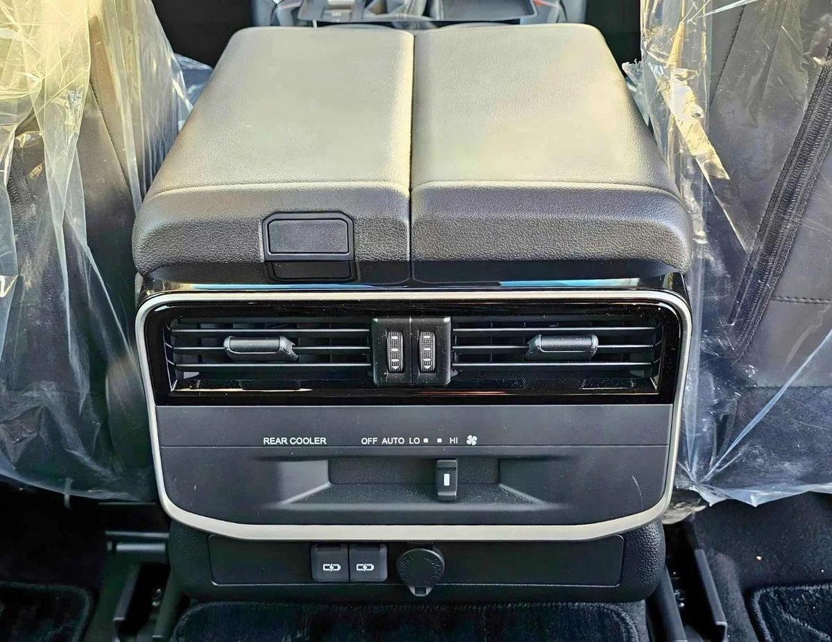Toyota Land Cruiser GXR BASIC / SUNROOF / LEATHER WITH DRIVER POWER SEAT (CODE # GXR4B)-12-12