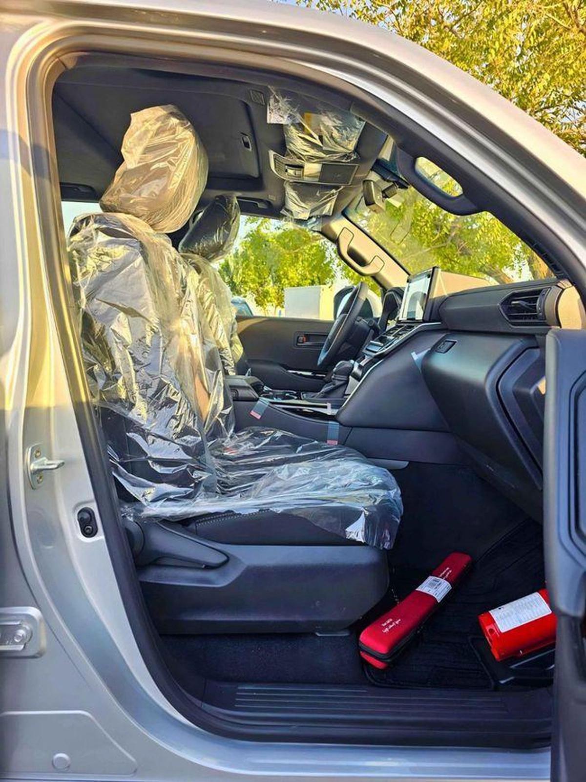 Toyota Land Cruiser GXR BASIC / SUNROOF / LEATHER WITH DRIVER POWER SEAT (CODE # GXR4B)-2-2