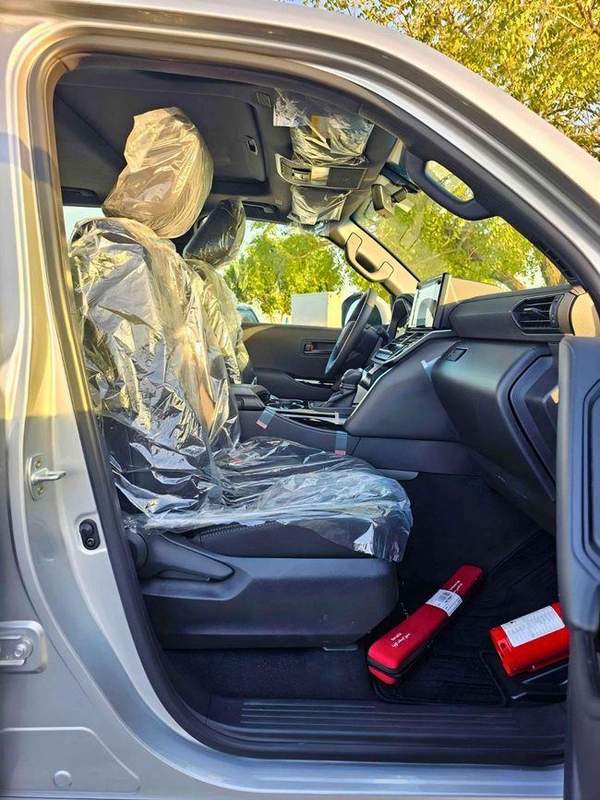Toyota Land Cruiser GXR BASIC / SUNROOF / LEATHER WITH DRIVER POWER SEAT (CODE # GXR4B)