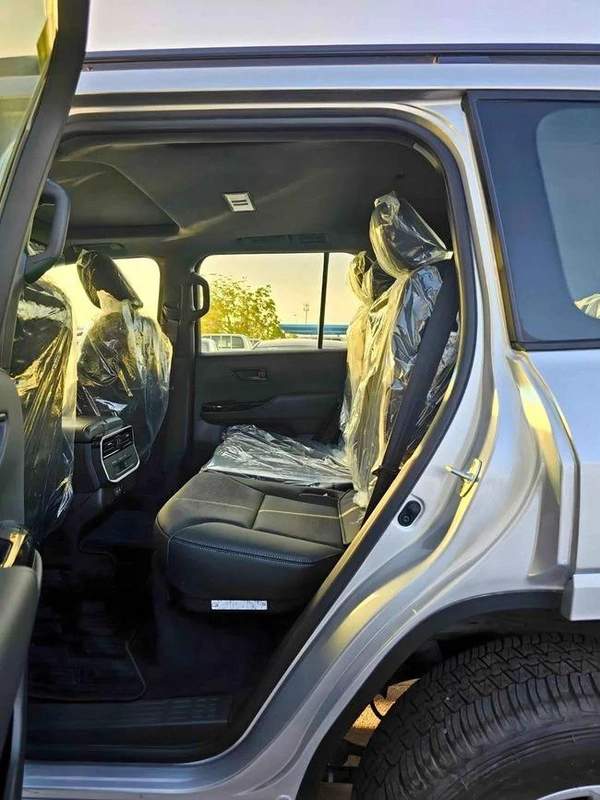 Toyota Land Cruiser GXR BASIC / SUNROOF / LEATHER WITH DRIVER POWER SEAT (CODE # GXR4B)