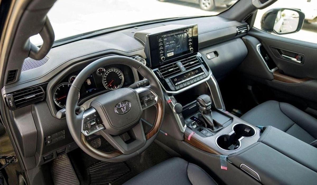 Toyota Land Cruiser Toyota land cruiser lc300 GXR 4.0 PETROL AT 2025-8-8
