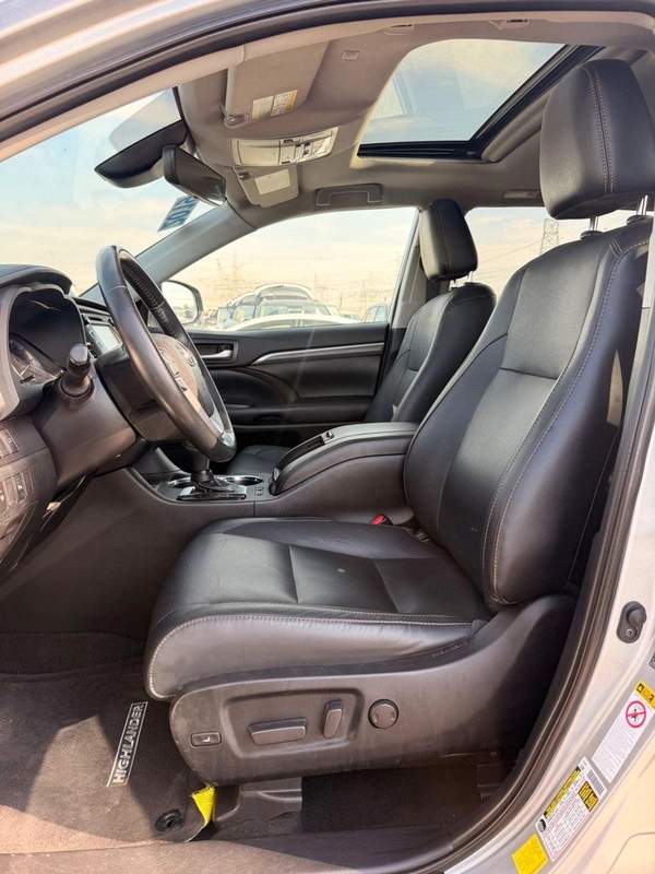 Toyota Highlander Limited 3.6L // 2019 full option// sunroof, leather seats