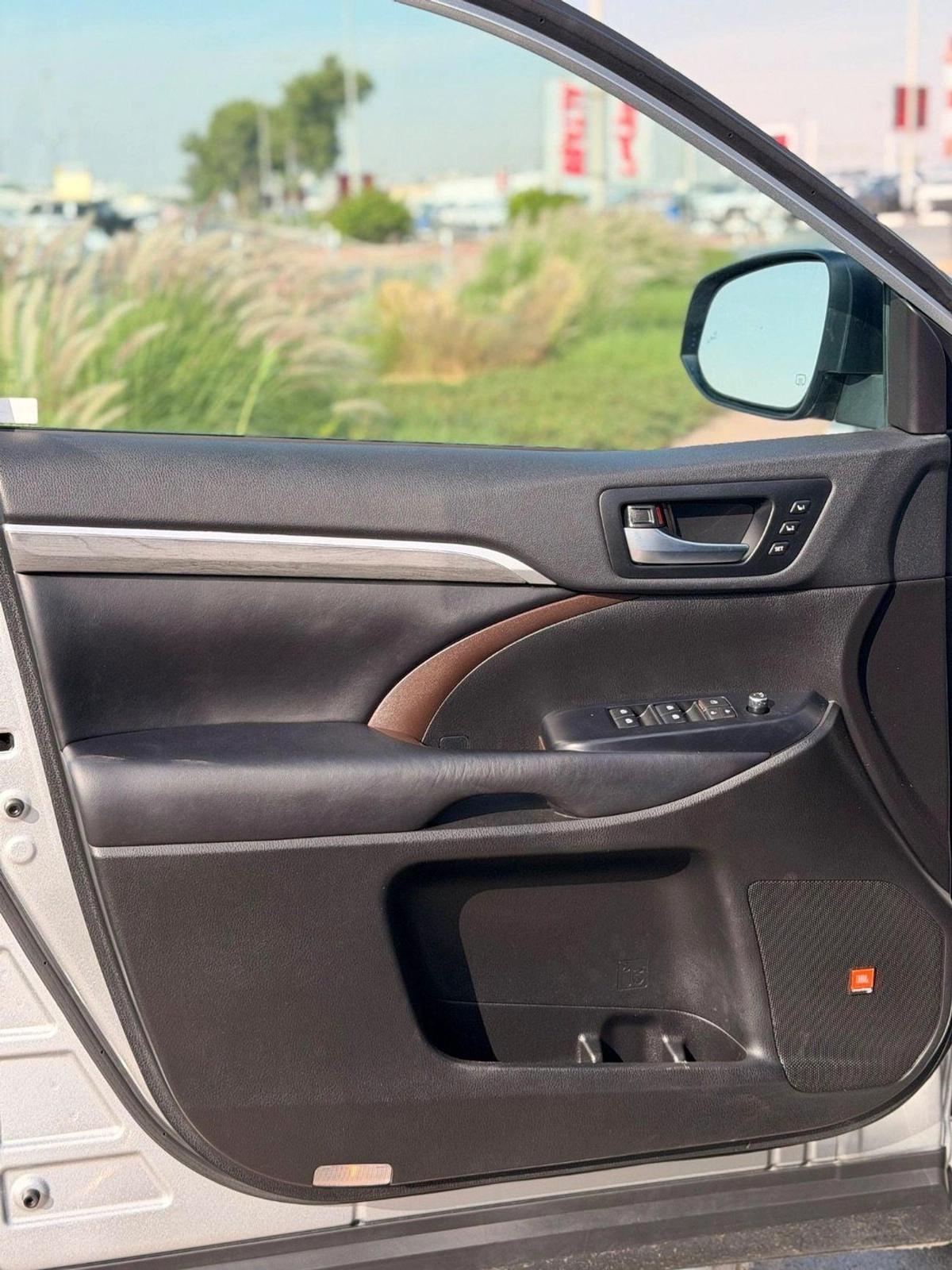 Toyota Highlander Limited 3.6L // 2019 full option// sunroof, leather seats-9-9