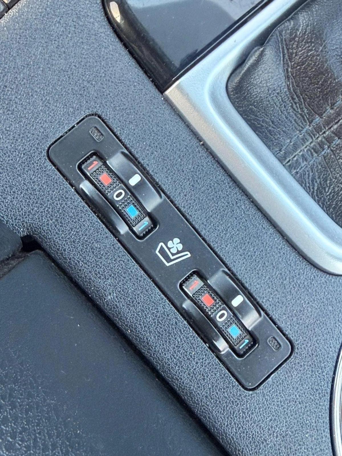 Toyota Highlander Limited 3.6L // 2019 full option// sunroof, leather seats-10-10