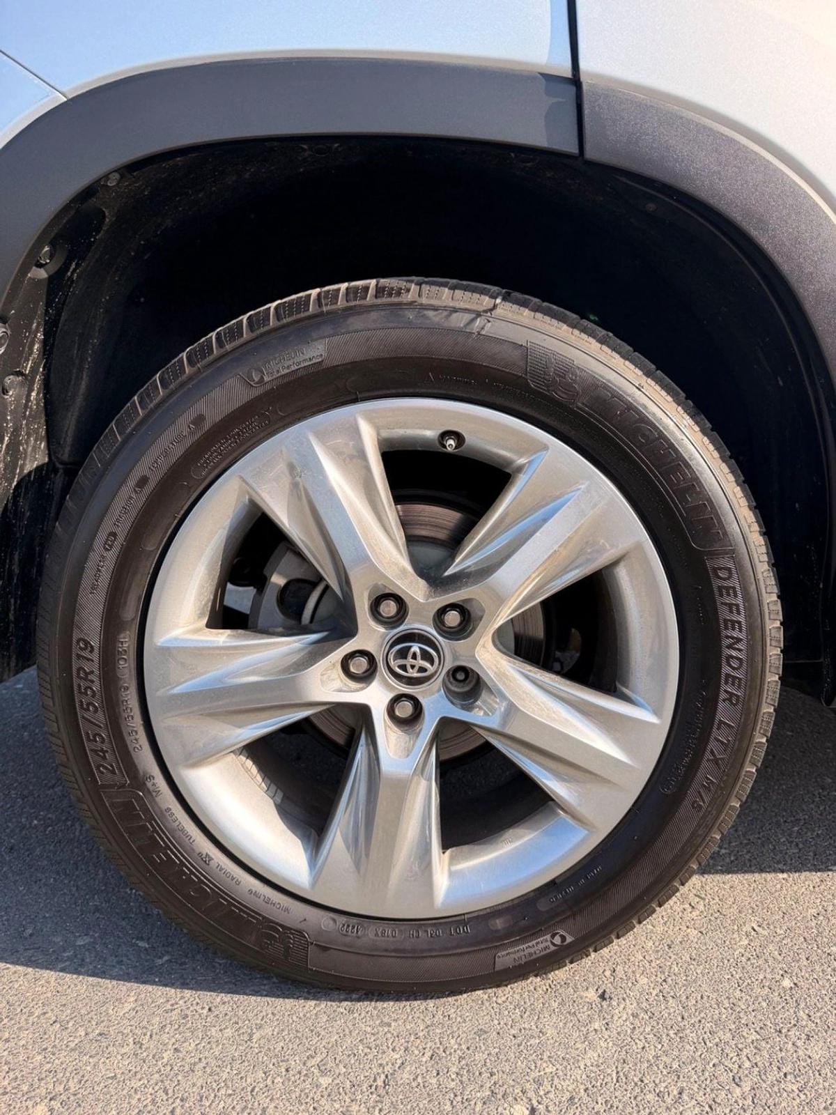 Toyota Highlander Limited 3.6L // 2019 full option// sunroof, leather seats-13-13