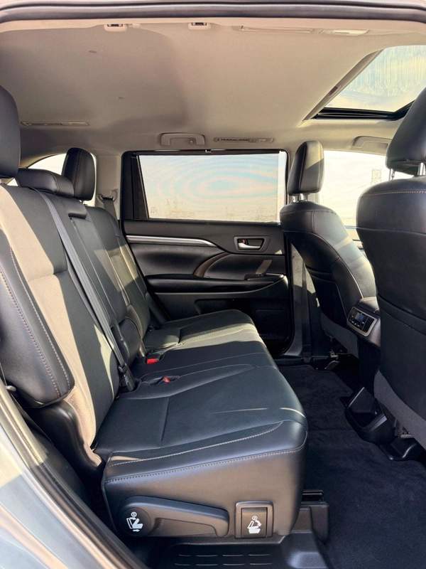 Toyota Highlander Limited 3.6L // 2019 full option// sunroof, leather seats