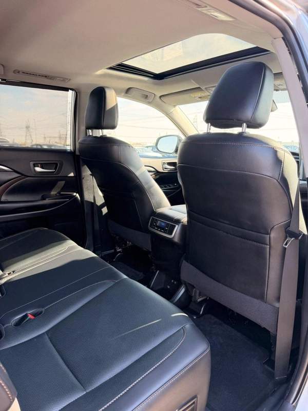 Toyota Highlander Limited 3.6L // 2019 full option// sunroof, leather seats