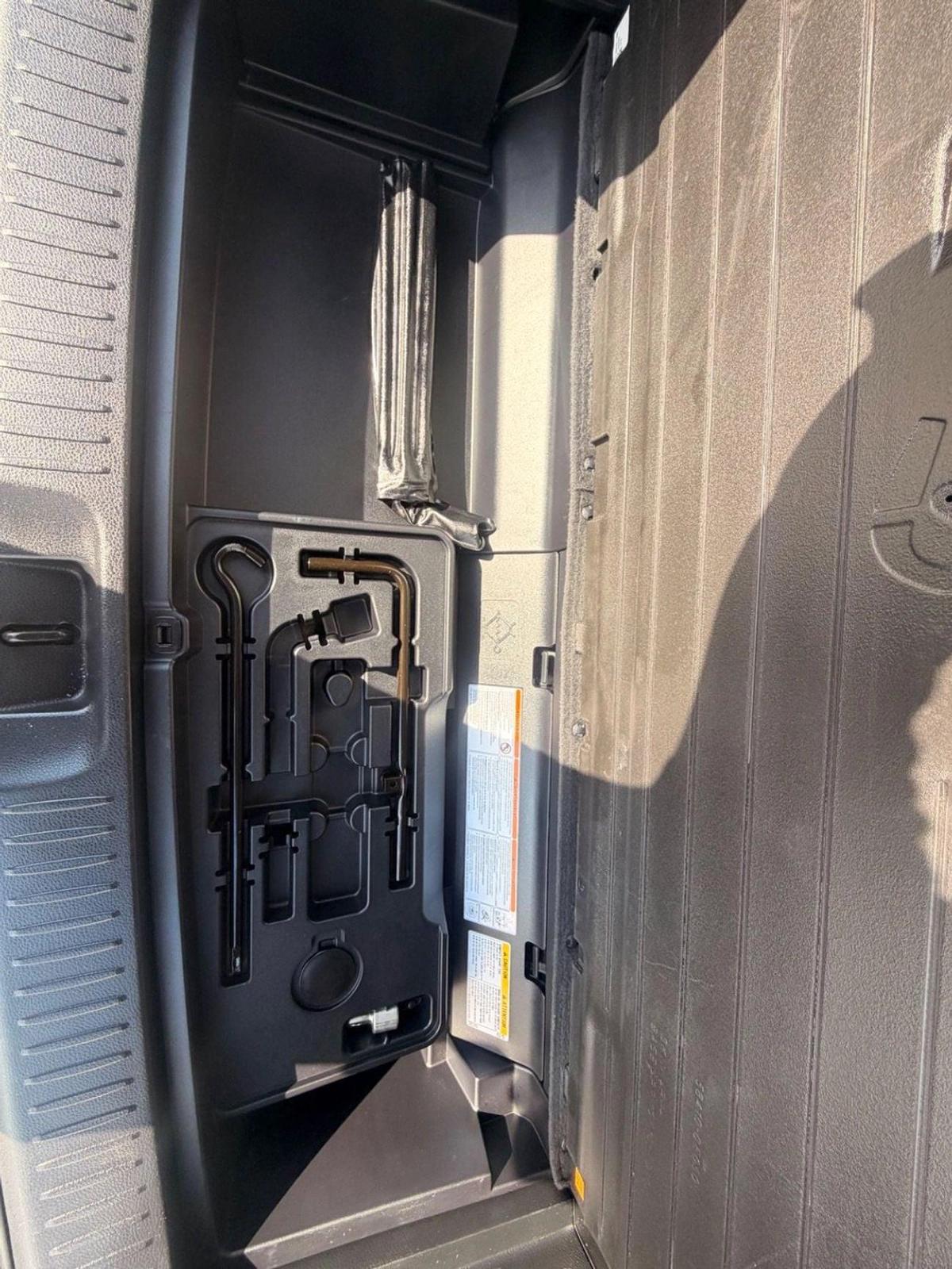 Toyota Highlander Limited 3.6L // 2019 full option// sunroof, leather seats-24-24