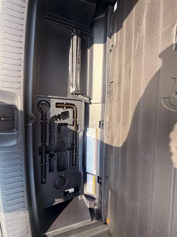 Toyota Highlander Limited 3.6L // 2019 full option// sunroof, leather seats