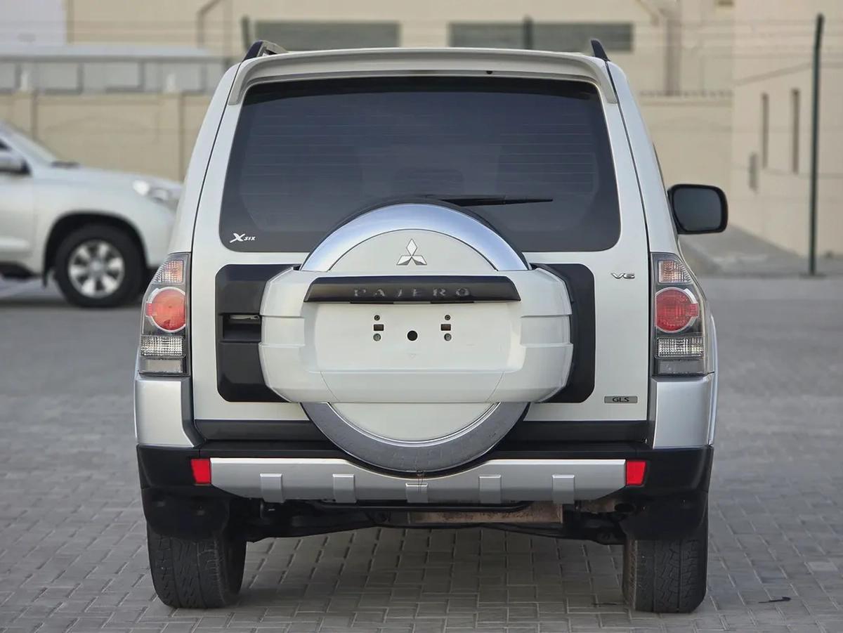 ميتسوبيشى باجيرو موديل 2009 خليجى بحاله ممتازه-4-4