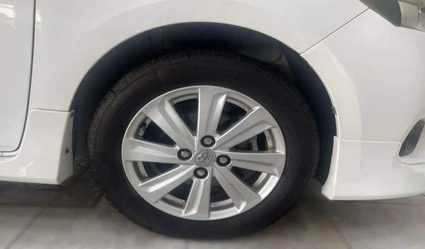 Toyota Yaris SPORT 1.5L-4 CYL - EXCELLENT CONDITION