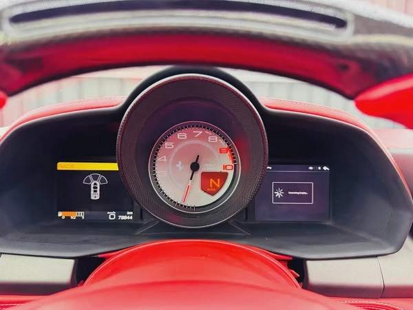 Ferrari 458 Spider 2013 GCC specs for 475,000.00 AED